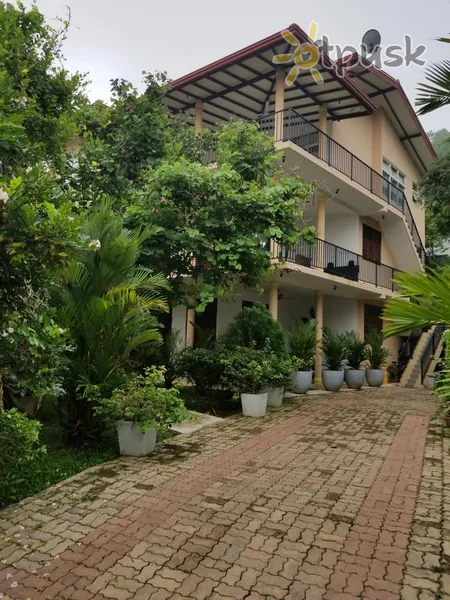 Фото отеля Coral Palm Villa & Apartment 2* Унаватуна Шри-Ланка экстерьер и бассейны