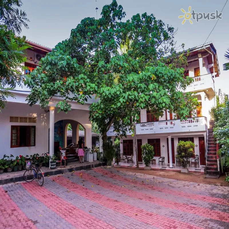 Фото отеля Happynight & Restaurant 2* Унаватуна Шрі Ланка екстер'єр та басейни