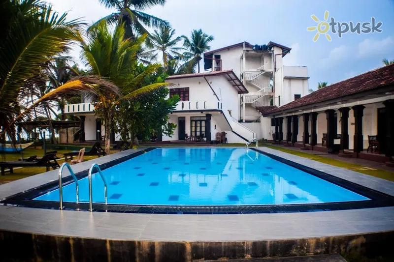 Фото отеля Cinnamon Garden Hotel 3* Хиккадува Шри-Ланка экстерьер и бассейны