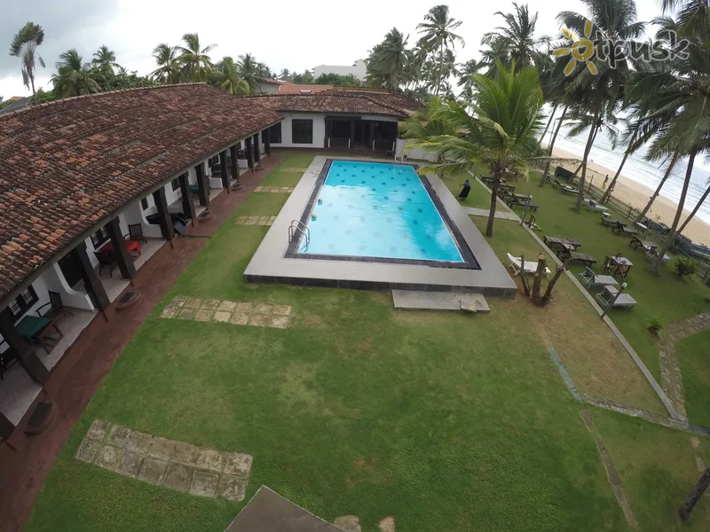 Фото отеля Cinnamon Garden Hotel 3* Хиккадува Шри-Ланка экстерьер и бассейны