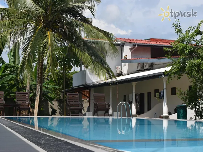 Фото отеля Star Holiday Resort 2* Хиккадува Шри-Ланка экстерьер и бассейны