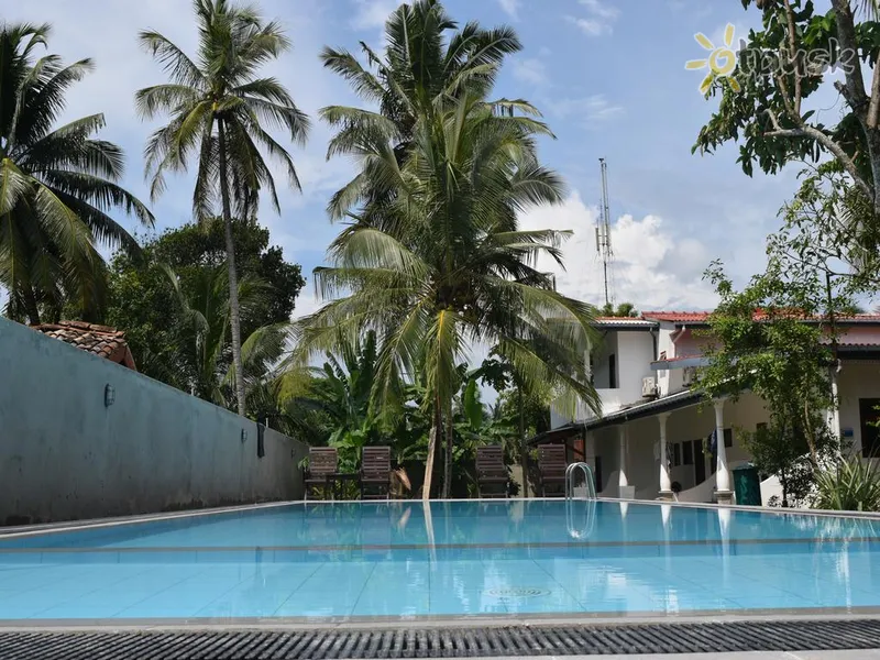 Фото отеля Star Holiday Resort 2* Хиккадува Шри-Ланка экстерьер и бассейны