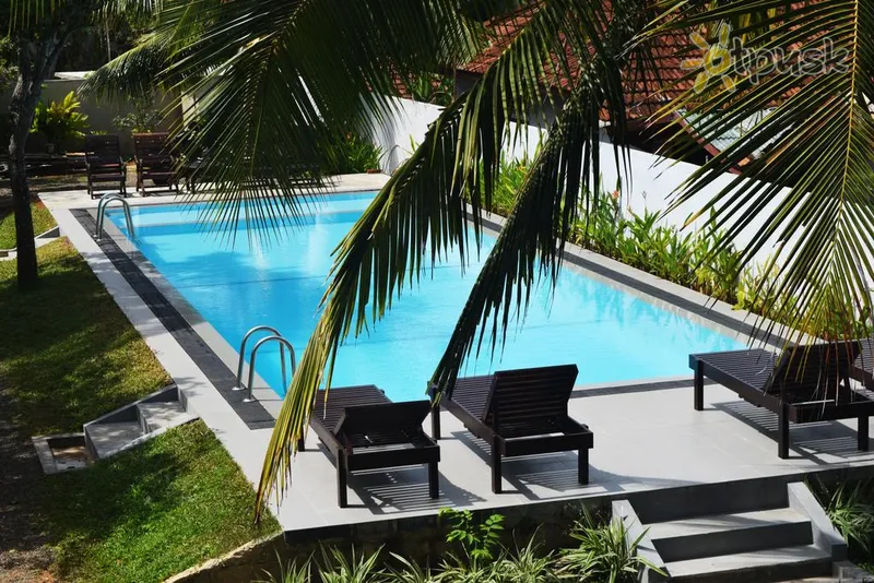 Фото отеля Star Holiday Resort 2* Хіккадува Шрі Ланка екстер'єр та басейни