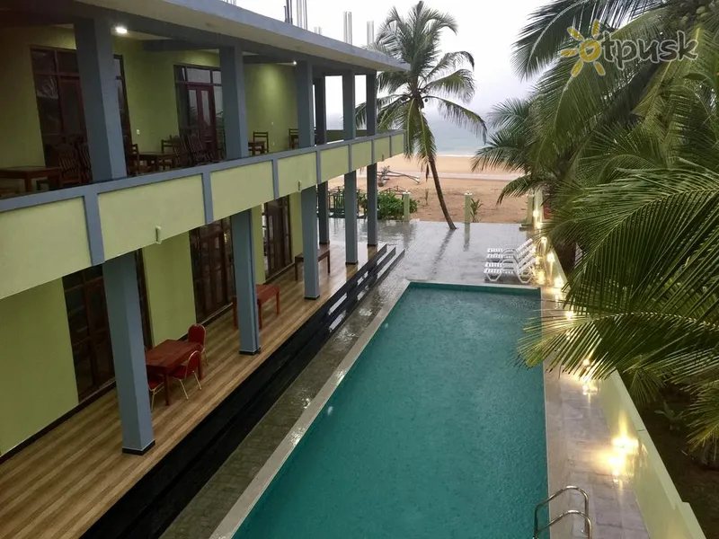 Фото отеля Serenade Beach Hotel 3* Хіккадува Шрі Ланка екстер'єр та басейни
