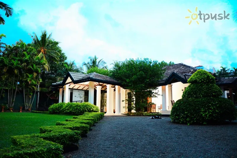 Фото отеля Camellia Dwelling 2* Хиккадува Шри-Ланка экстерьер и бассейны