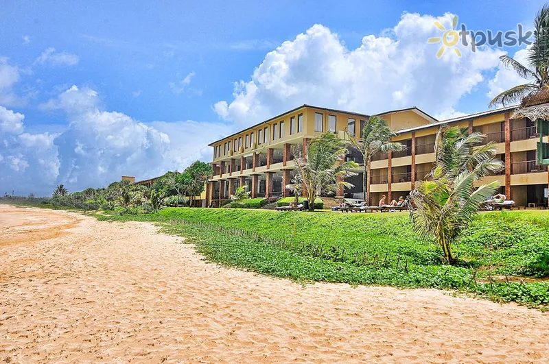 Фото отеля The Long Beach Resort & Spa 4* Коггала Шри-Ланка пляж