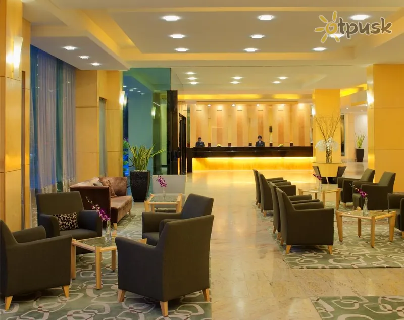 Фото отеля Radisson Hotel Brunei Darussalam 5* Бандар-Сери-Бегаван Бруней лобби и интерьер