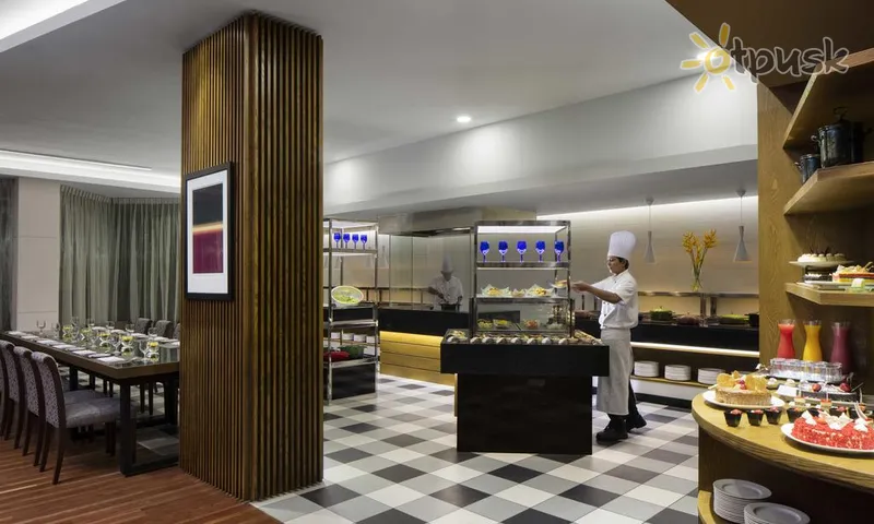Фото отеля Radisson Hotel Brunei Darussalam 5* Bandar Seri Begawan Bruneja bāri un restorāni