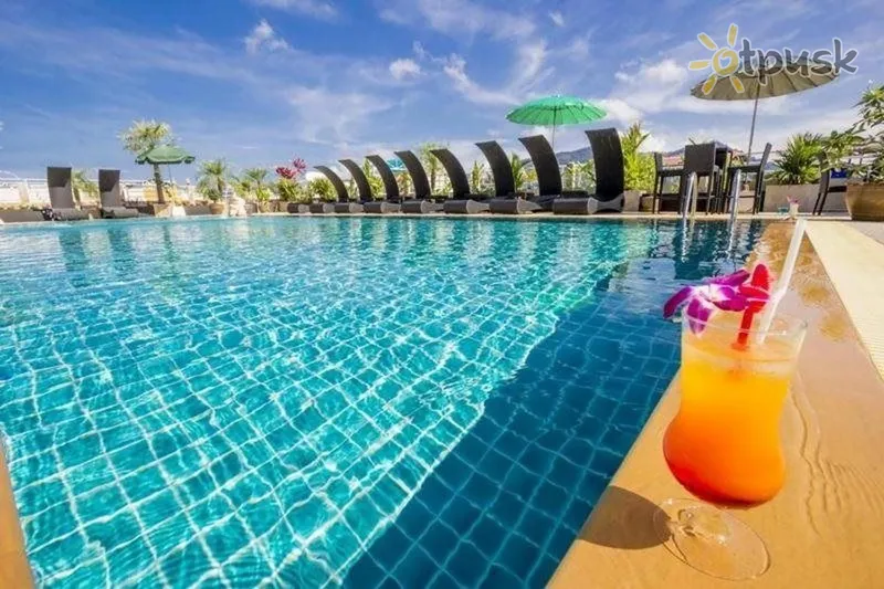 Фото отеля Azure Phuket Hotel 3* о. Пхукет Таїланд екстер'єр та басейни
