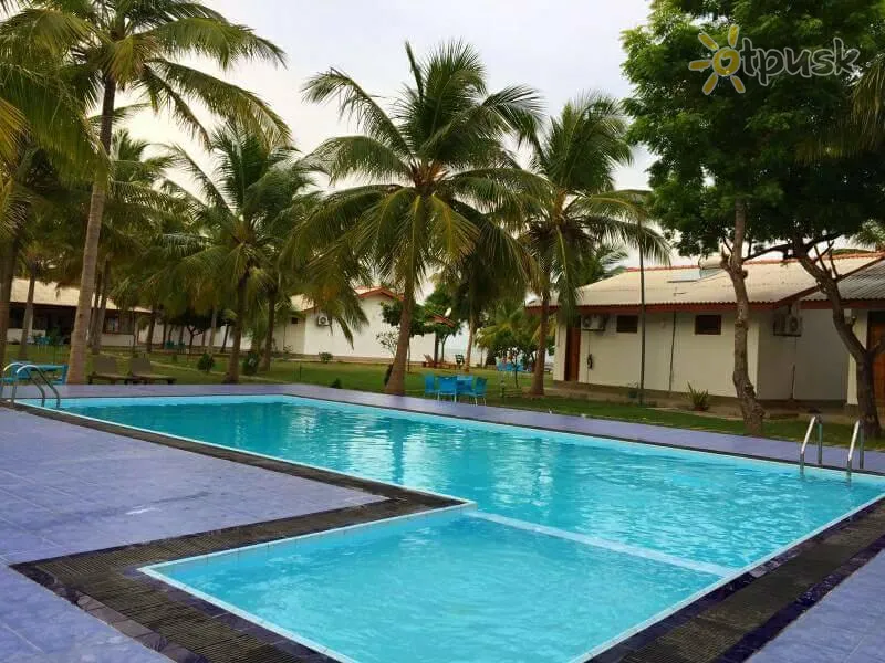 Фото отеля Pearl Oceanic Resort 3* Trincomalee Šri Lanka išorė ir baseinai