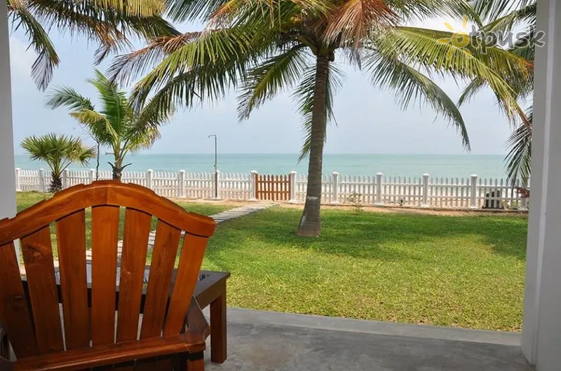 Фото отеля Pearl Oceanic Resort 3* Трінкомалі Шрі Ланка пляж