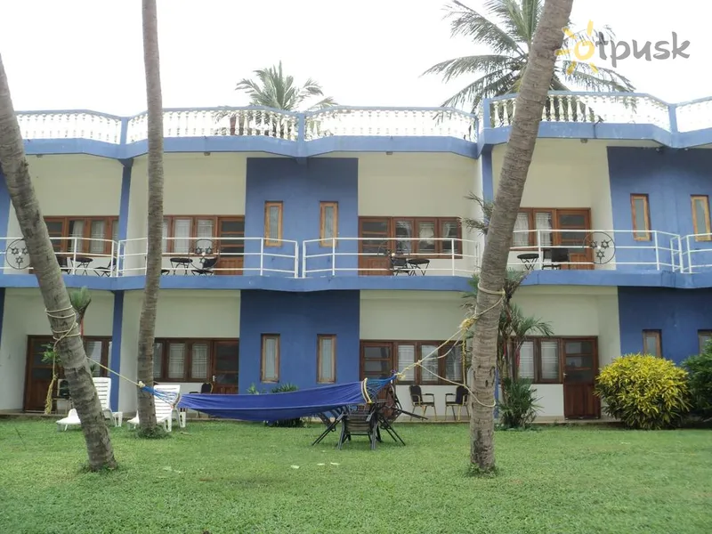 Фото отеля New TriStar Beach Hotel 2* Аругам-Бей Шри-Ланка экстерьер и бассейны