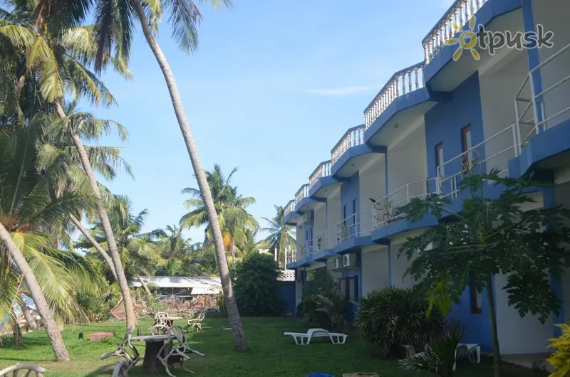 Фото отеля New TriStar Beach Hotel 2* Аругам-Бей Шри-Ланка экстерьер и бассейны