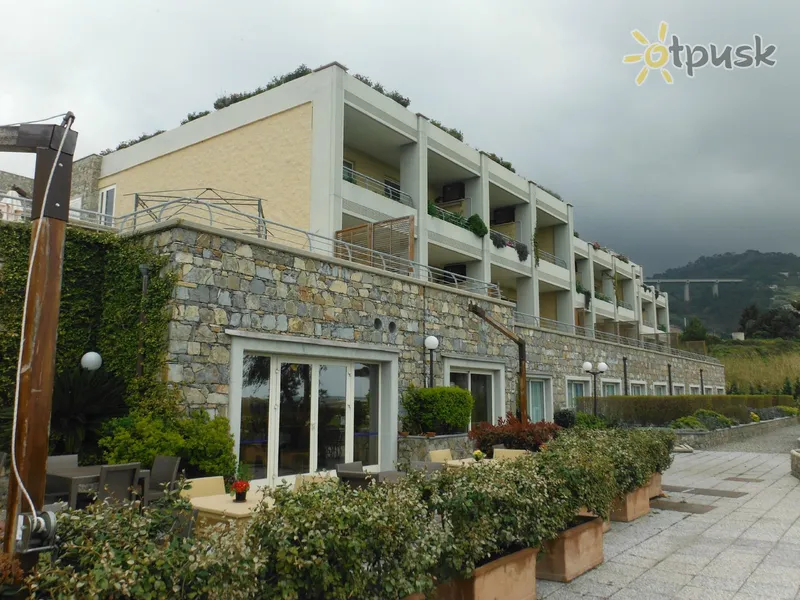 Фото отеля Aregai Marina Hotel & Residence 4* Империя Италия экстерьер и бассейны