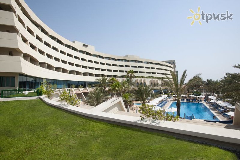 Фото отеля Occidental Sharjah Grand 4* Шарджа ОАЭ экстерьер и бассейны