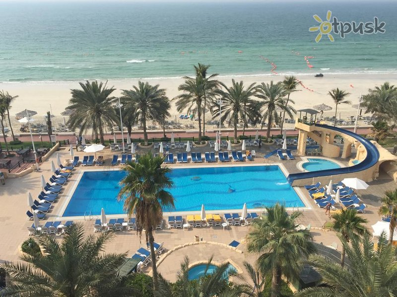 Фото отеля Occidental Sharjah Grand 4* Шарджа ОАЭ экстерьер и бассейны