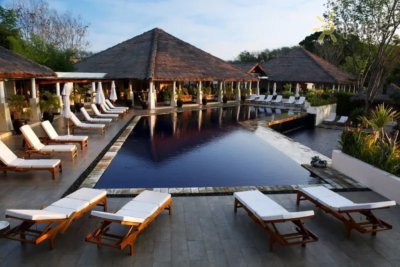 Фото отеля Chandara Resort & Spa 5* о. Пхукет Таїланд екстер'єр та басейни