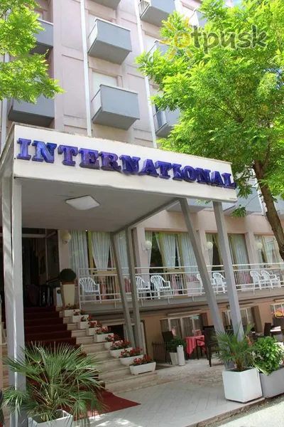 Фото отеля International Hotel 3* Римини Италия экстерьер и бассейны