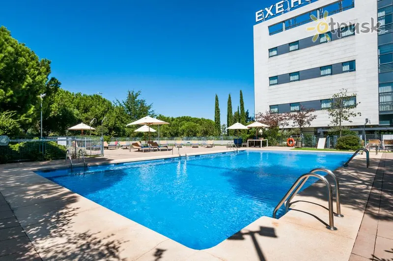 Фото отеля Exe Madrid Norte 4* Madride Spānija ārpuse un baseini