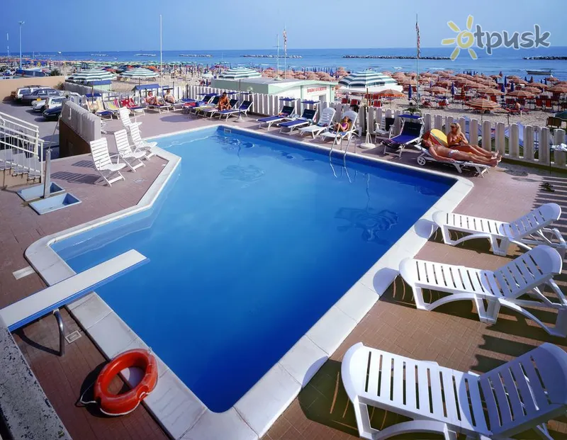 Фото отеля Astoria Hotel 3* Пезаро Італія екстер'єр та басейни