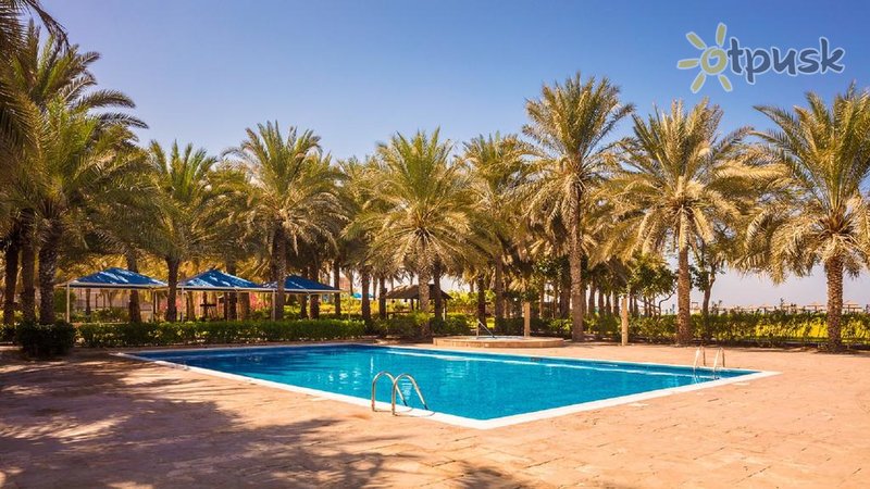 Фото отеля Coral Beach Resort Sharjah 4* Шарджа ОАЭ экстерьер и бассейны