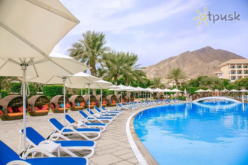 Фото отеля Fujairah Rotana Resort & Spa 5* Фуджейра ОАЭ экстерьер и бассейны