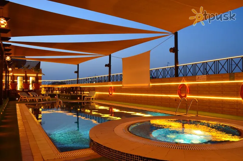 Фото отеля Golden Tulip Deira Hotel 4* Дубай ОАЕ екстер'єр та басейни