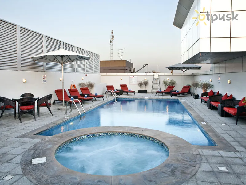 Фото отеля Ramada by Wyndham Dubai Deira 4* Dubajus JAE išorė ir baseinai