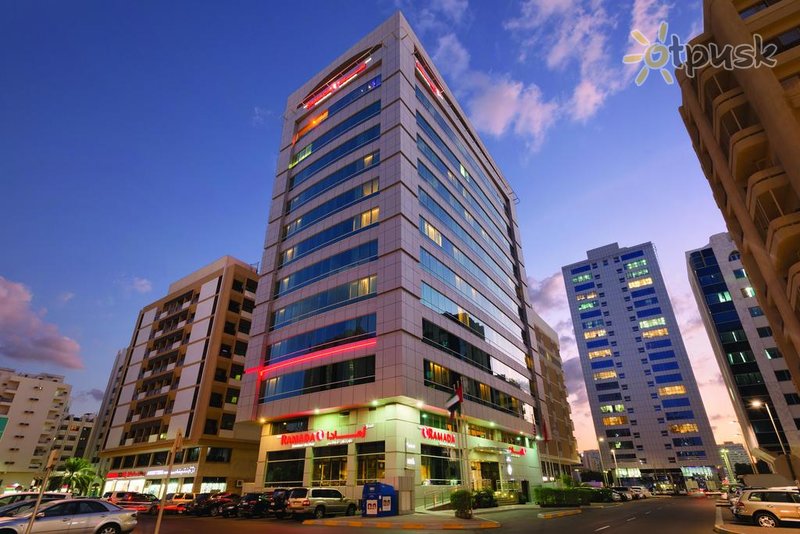 Фото отеля Ramada Downtown Abu Dhabi 4* Абу Даби ОАЭ экстерьер и бассейны