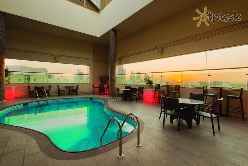 Фото отеля Ramada Downtown Abu Dhabi 4* Абу Даби ОАЭ экстерьер и бассейны