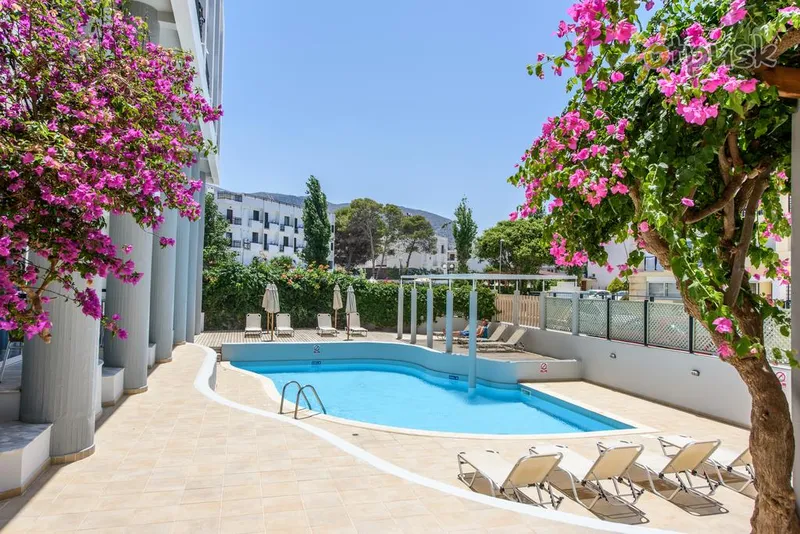 Фото отеля Alia Beach Hotel 3* о. Крит – Іракліон Греція екстер'єр та басейни