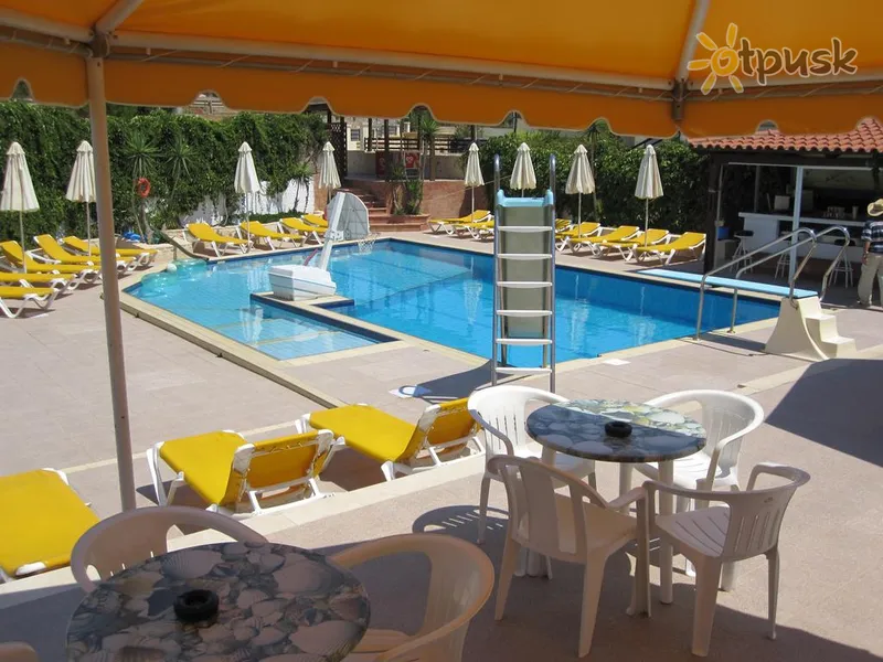 Фото отеля Amazones Villas Apartments 3* о. Крит – Іракліон Греція екстер'єр та басейни
