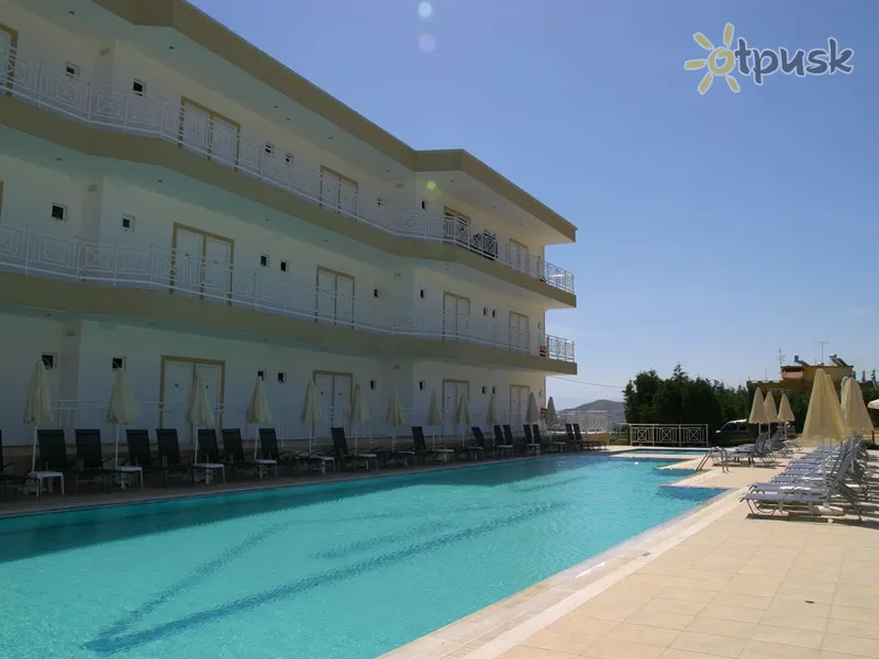 Фото отеля Chrissys Paradise 3* Kreta – Heraklionas Graikija išorė ir baseinai