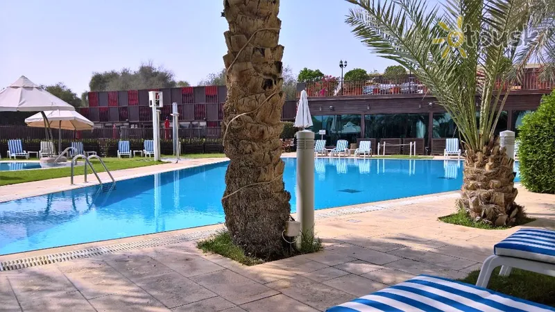 Фото отеля One to One Hotel The Village 4* Abu Dabis JAE išorė ir baseinai