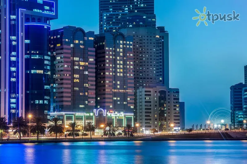 Фото отеля Golden Tulip Sharjah 4* Шарджа ОАЭ экстерьер и бассейны