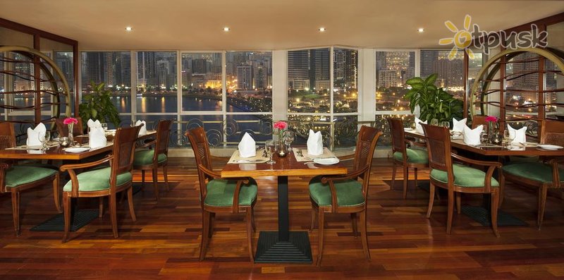 Фото отеля Golden Tulip Sharjah 4* Шарджа ОАЭ бары и рестораны