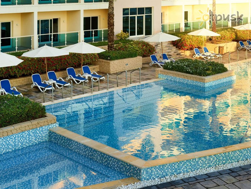 Фото отеля Radisson Blu Resort Fujairah 5* Фуджейра ОАЭ экстерьер и бассейны