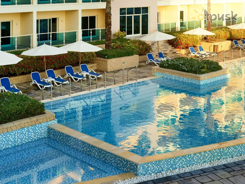 Фото отеля Radisson Blu Resort Fujairah 5* Fudžeira AAE ārpuse un baseini