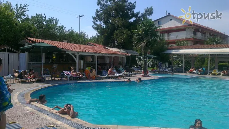 Фото отеля Four Seasons Hotel 3* Saloniki Grieķija ārpuse un baseini