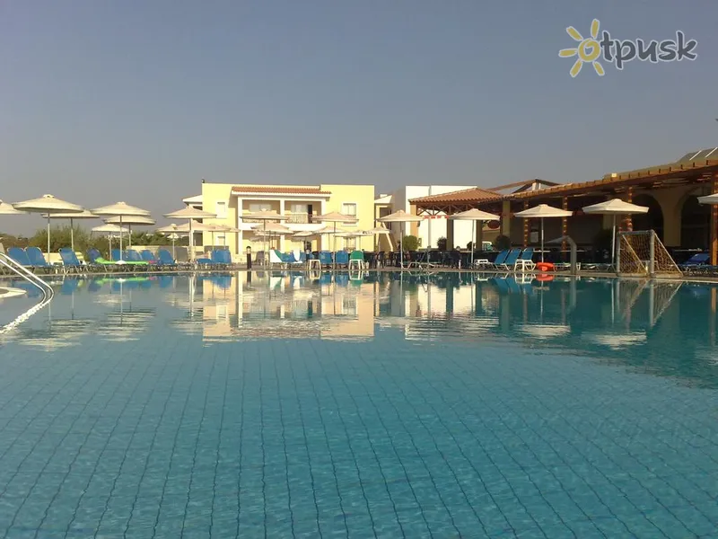 Фото отеля Aktea Beach Village 4* Ayia Napa Kipras išorė ir baseinai