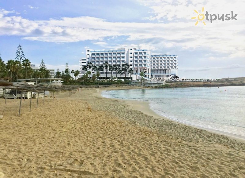 Фото отеля Nissiblu Beach Resort 5* Айя Напа Кипр пляж