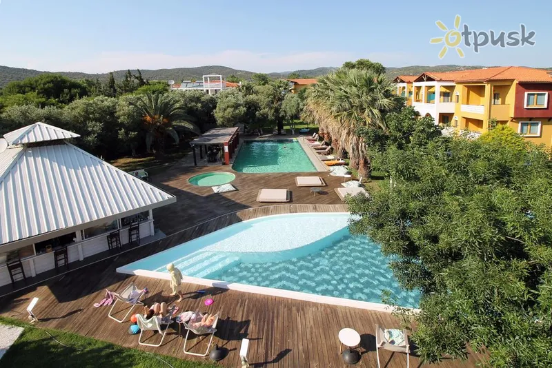 Фото отеля Despotiko Apartment Hotel & Suites 3* Halkidiki — Sitonija Grieķija ārpuse un baseini