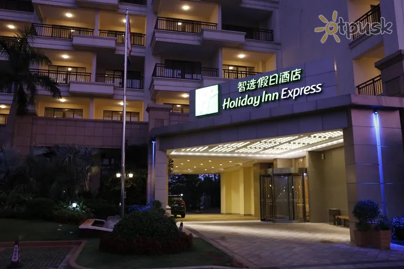 Фото отеля Holiday Inn Express Haikou West Coast 4* о. Хайнань Китай экстерьер и бассейны