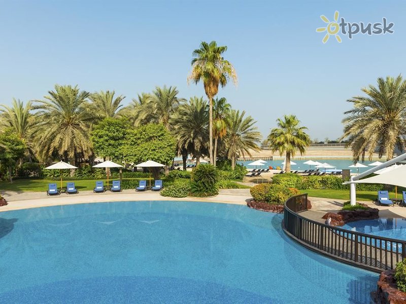 Фото отеля Sheraton Abu Dhabi Hotel & Resort 5* Абу Даби ОАЭ экстерьер и бассейны