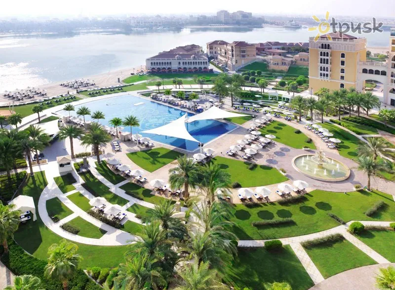Фото отеля The Ritz-Carlton Grand Canal Abu Dhabi 5* Abu dabī AAE ārpuse un baseini