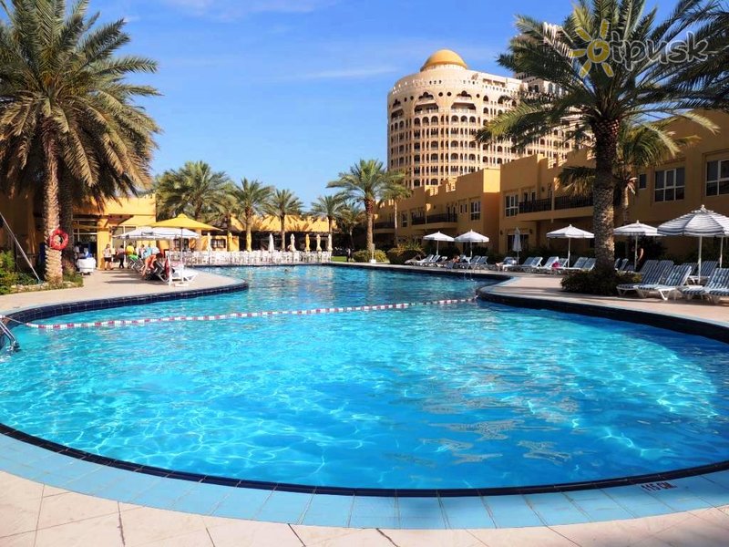 Фото отеля Al Hamra Village Golf & Beach Resort 4* Рас Аль-Хайма ОАЭ экстерьер и бассейны
