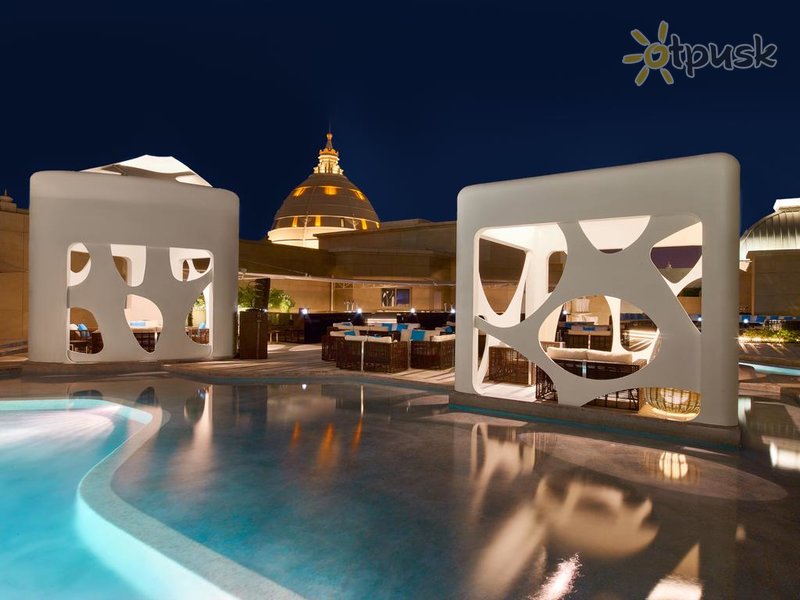 Фото отеля V Hotel Dubai Curio Collection by Hilton 5* Дубай ОАЭ экстерьер и бассейны