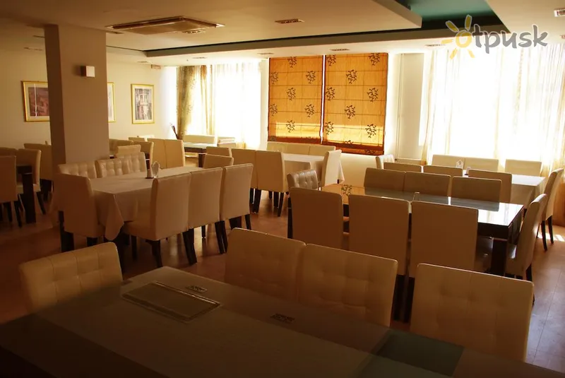 Фото отеля Saronis Hotel 2* Peloponesas Graikija barai ir restoranai