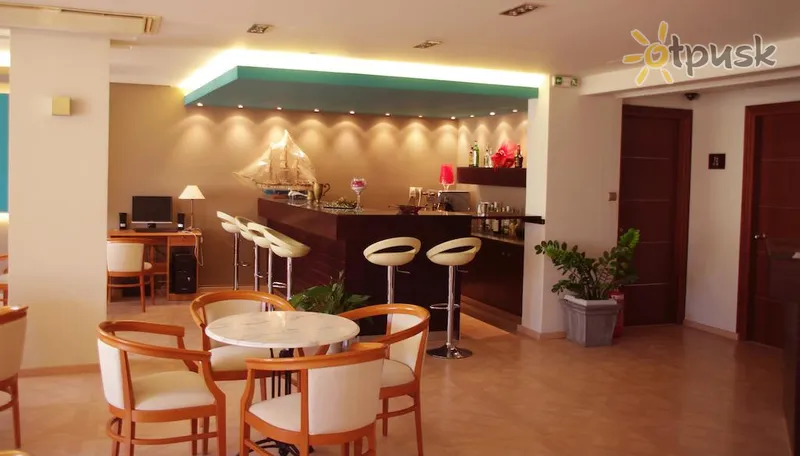 Фото отеля Saronis Hotel 2* Peloponesas Graikija barai ir restoranai