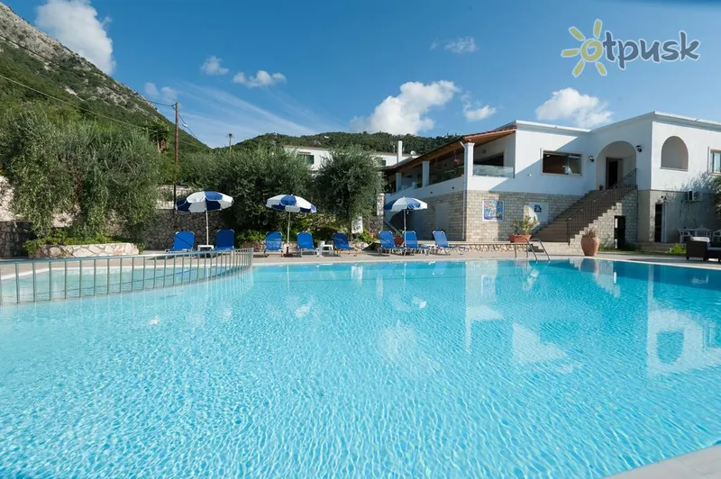 Фото отеля Crystal Blue Apartments 3* Korfu Graikija išorė ir baseinai